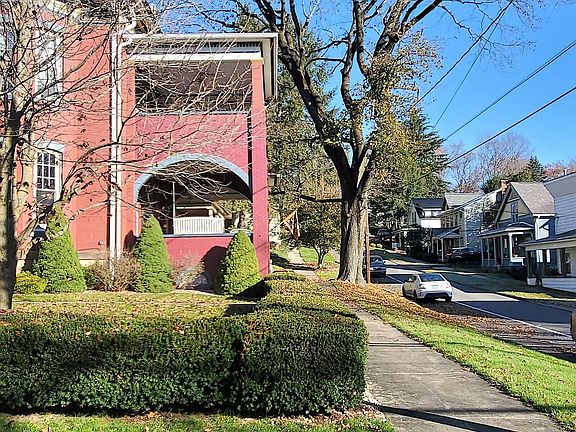 3rd image of 179 Franklin Ave