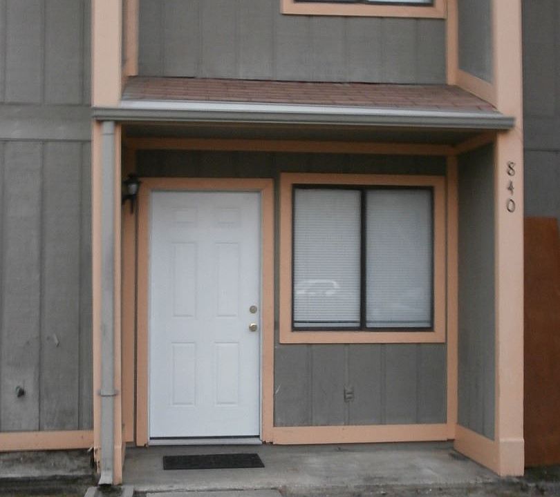 1st image of 840 West St