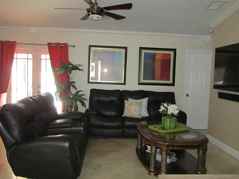 9660 SW 145th Pl — Photo 4