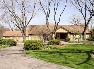 12 Walnut Ln, South Barrington, IL 60010