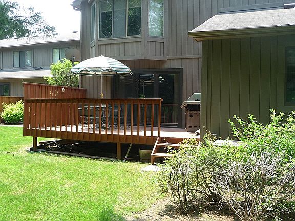 3rd image of 1010 Oak Pointe Dr
