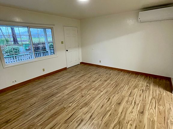 4th image of 9570 Mendenhall Ave