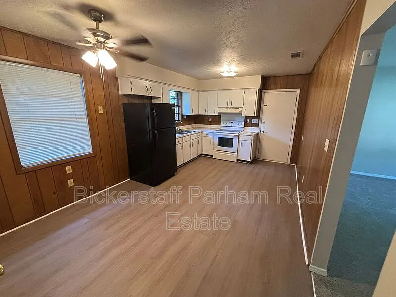3 bed, 1.5 bath, 1008 sqft, $1,195 — Photo 4