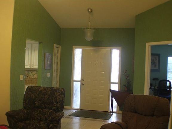 3rd image of 811 Arietta Cir