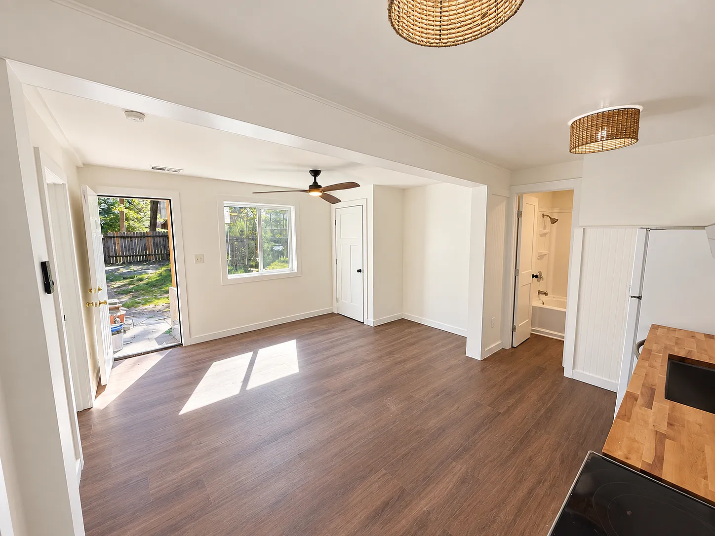 2 bed, 600 sqft, $2,500 — Photo 1