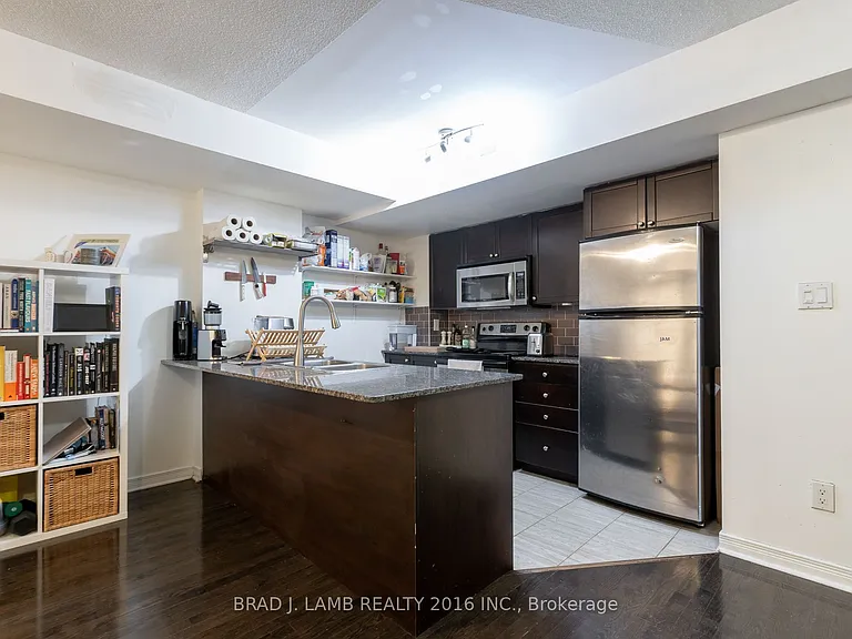 25 Turntable Cres #Townhouse 137 — Photo 4