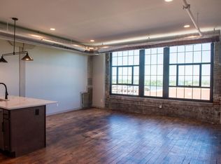 116 N 3rd St #302, Quincy, IL 62301