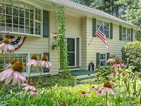 32 E Riding Dr, Carlisle, MA 01741