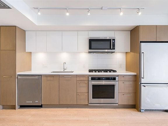 4th image of 382 E 1st Ave