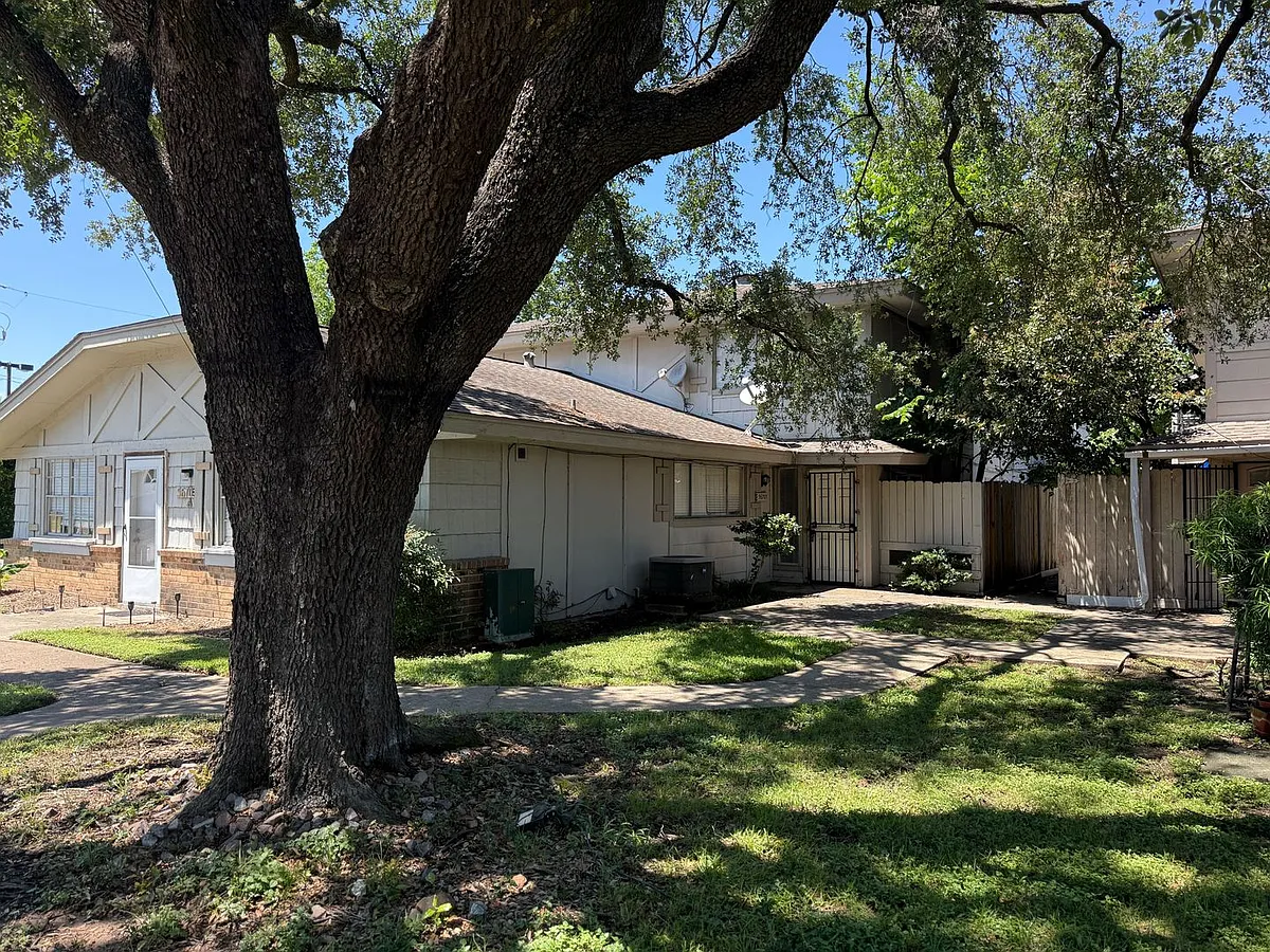 Building Photo - 5670 Birchmont Dr #5670C