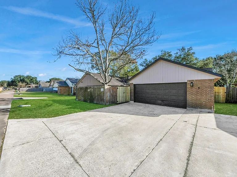 3305 Avenue R — Photo 23