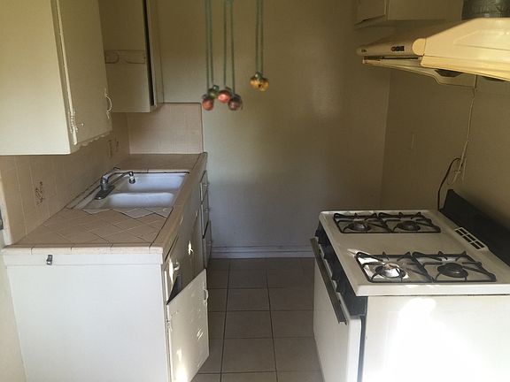 3rd image of 422 N Chandler Ave APT H