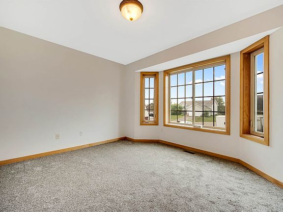 4th image of 811 Jack Pine Ct