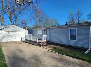 1916 Cove Pl, Mishawaka, IN 46545