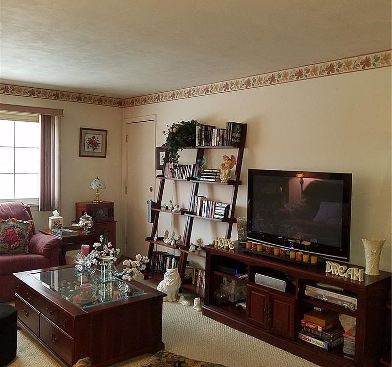 1st image of 115 Fox Run Ln