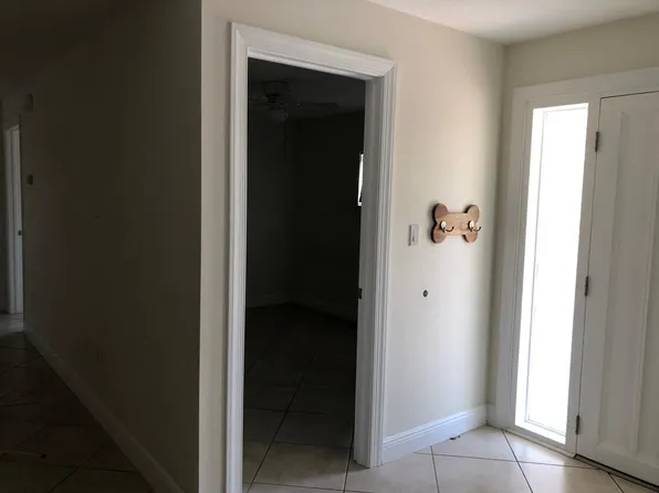 830 Pine Ct, Naples, FL 34102