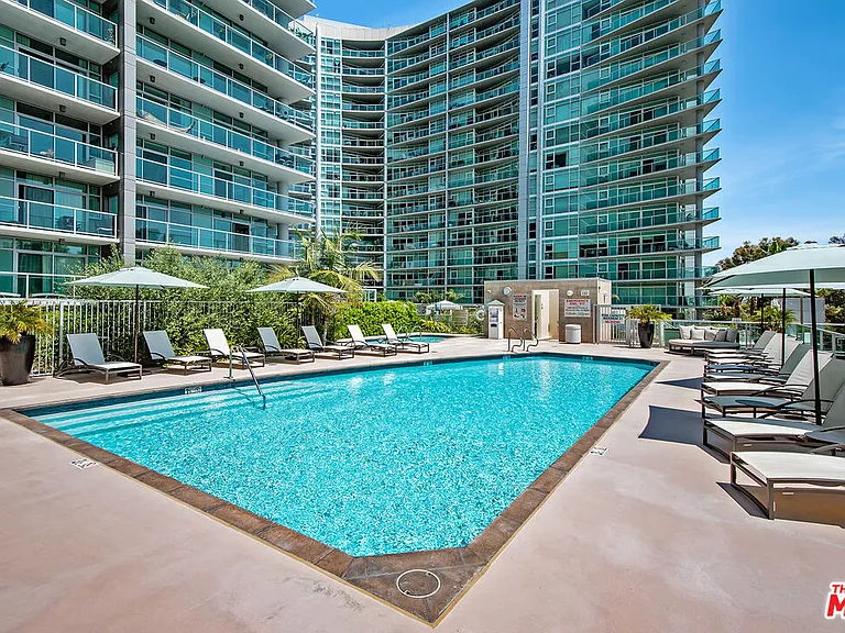 13650 Marina Pointe Dr #607 — Photo 17