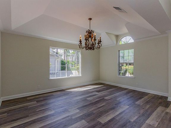 5th image of 509 E Mariners Cir