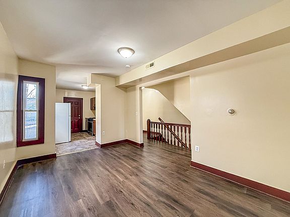 3rd image of 142-144 W Portsea St #2L