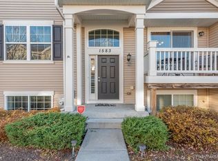 1583 Windward Dr, Hampshire, IL 60140