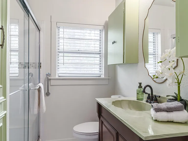 6004 Woodview Ave — Photo 7