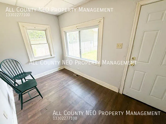 1234 Winton Ave — Photo 2
