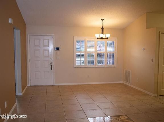 4th image of 2081R Buescher Hill St