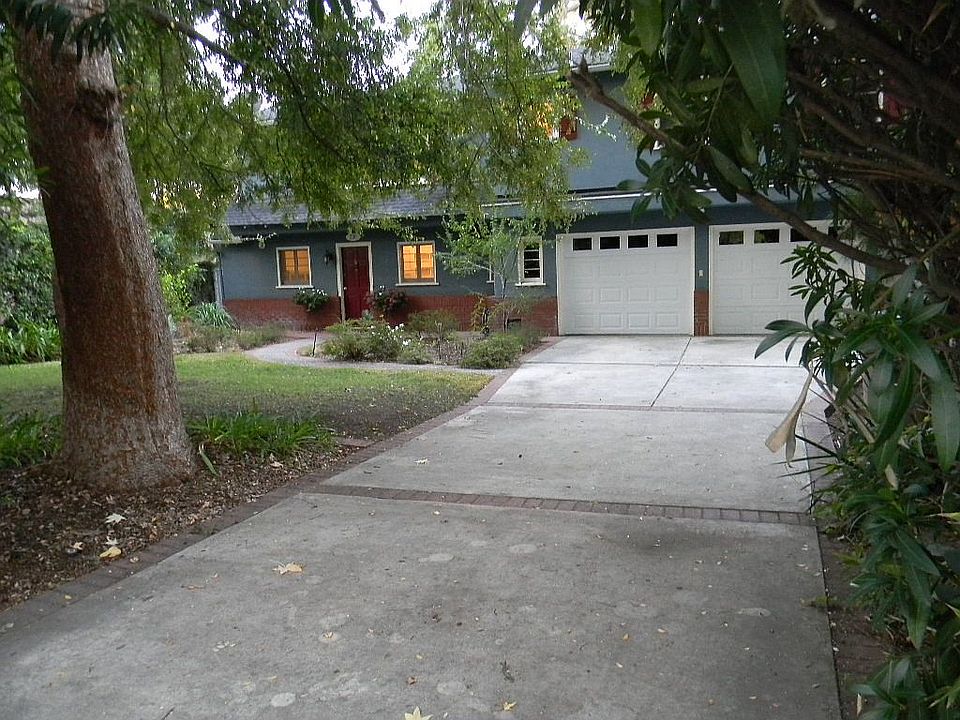 private front yard
