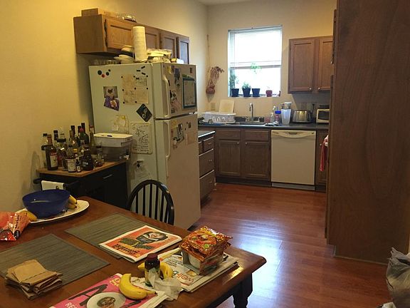 Eat-in kitchen