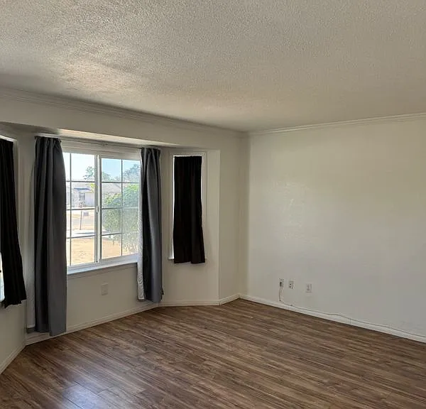 18063 Catalpa St — Photo 8