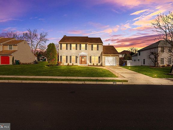 2nd image of 36 Kensington Dr