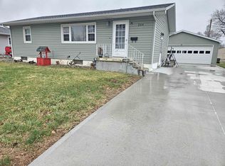 204 E Maple Ave, Norfolk, NE 68701