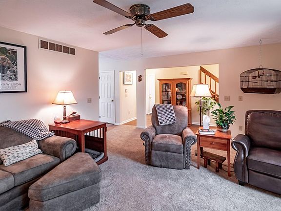 5th image of 945 Creek Ct