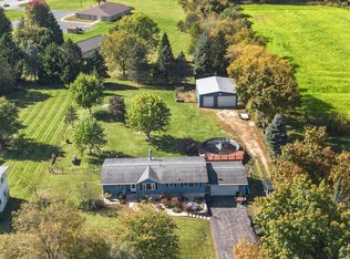 8904 352nd Ave, Burlington, WI 53105