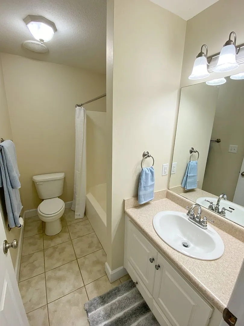 Modern 3BR/2.5BA Gem with 2-Car Garage and Pet-Friendly Yard in Valdosta! — Photo 4