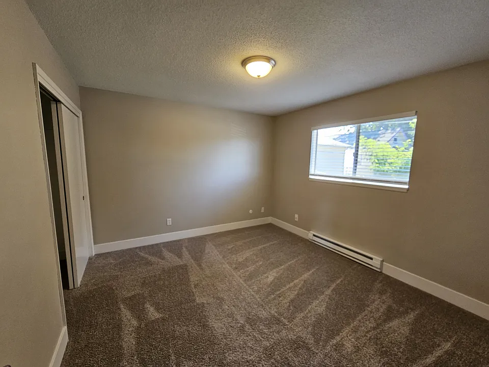 102 S 38th St