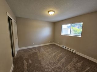 102 S 38th St, Tacoma, WA 98418