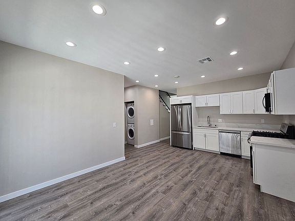 2nd image of 5305 Hewlett Dr