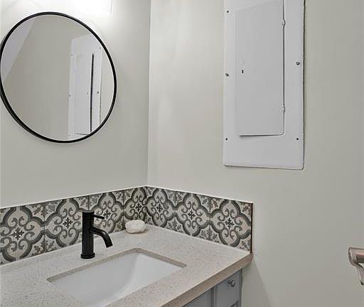 4th image of 2024 Harbour Drive