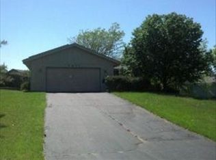 6458 Green Needle Dr, Loves Park, IL 61111