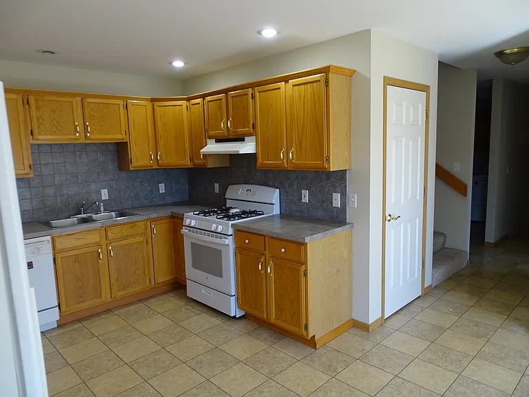 921 E Jefferson St — Photo 17