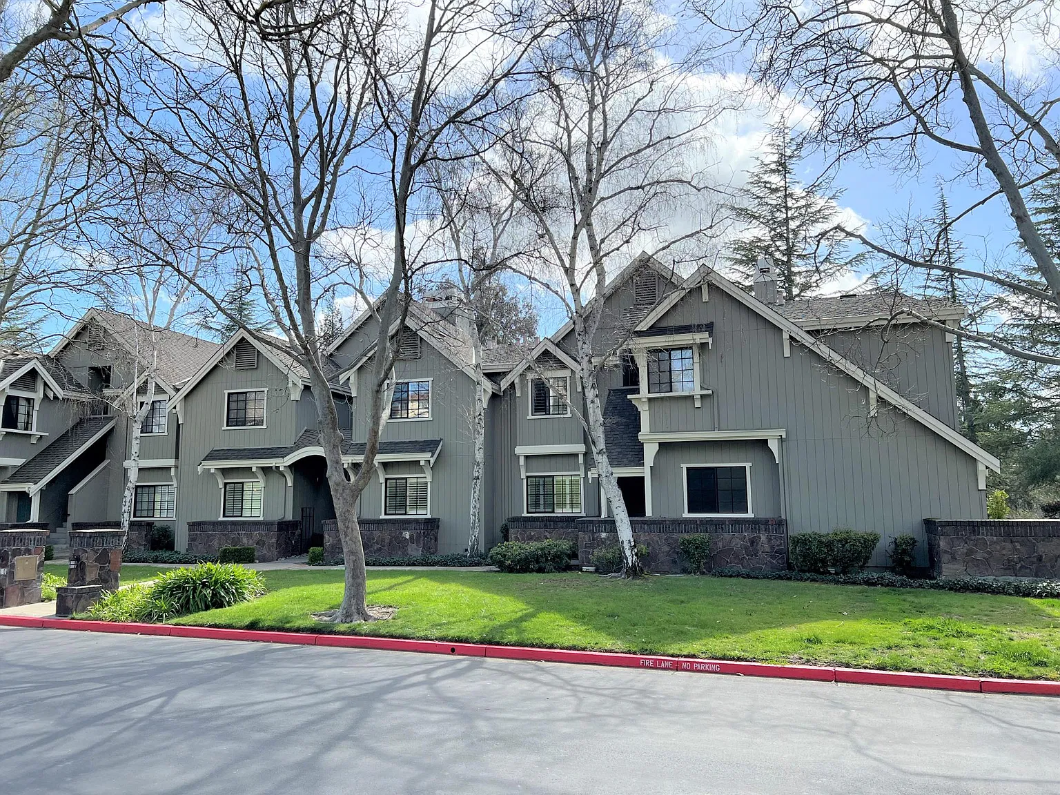 2 bed, 1042 sqft, $3,100 — Photo 4