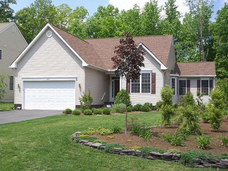 1st image of 443 Lorraine Dr