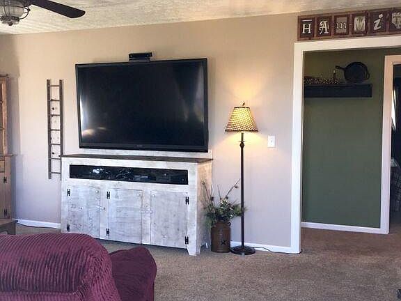 4th image of 261 Chariss Ave