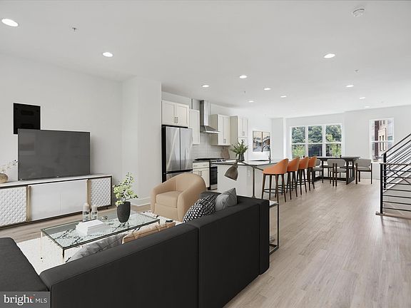 5th image of 3556 Sutton Heights Cir