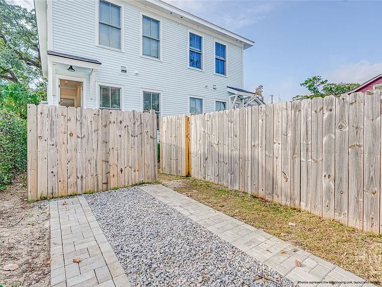 218 W 43rd St — Photo 20