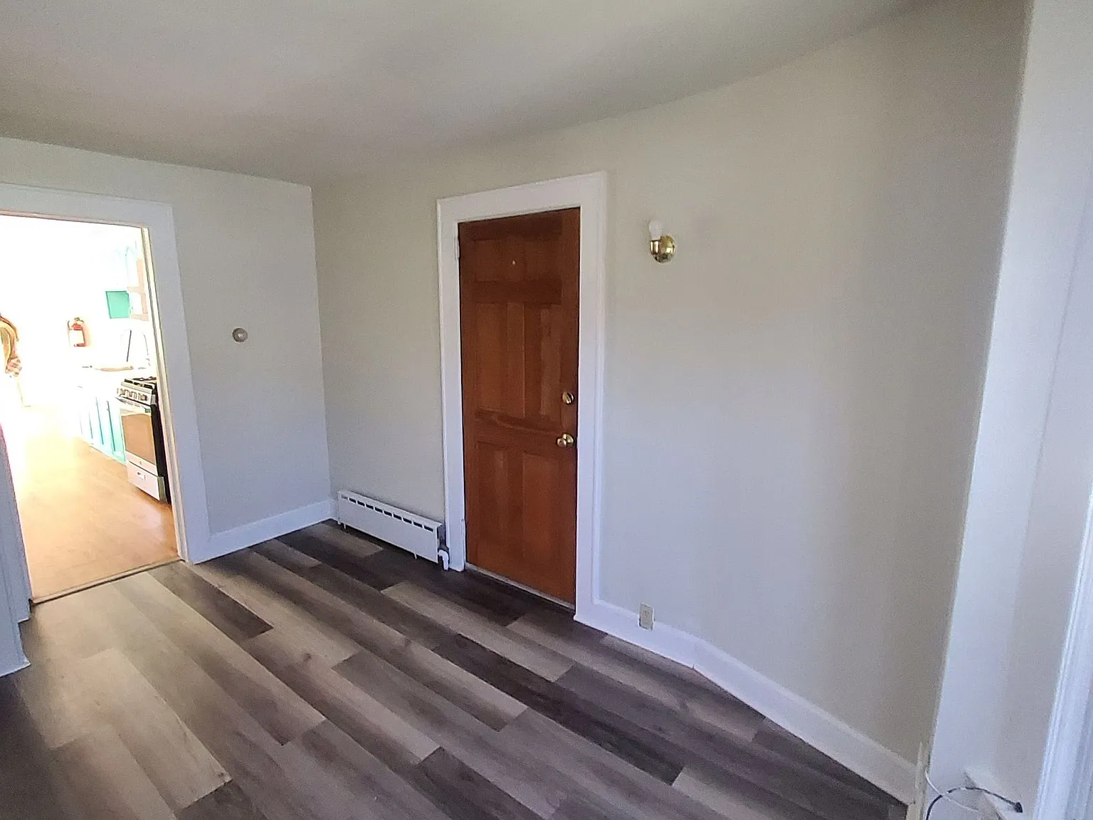 3 bed, 1.0 bath, 1300 sqft, $2,800 — Photo 4