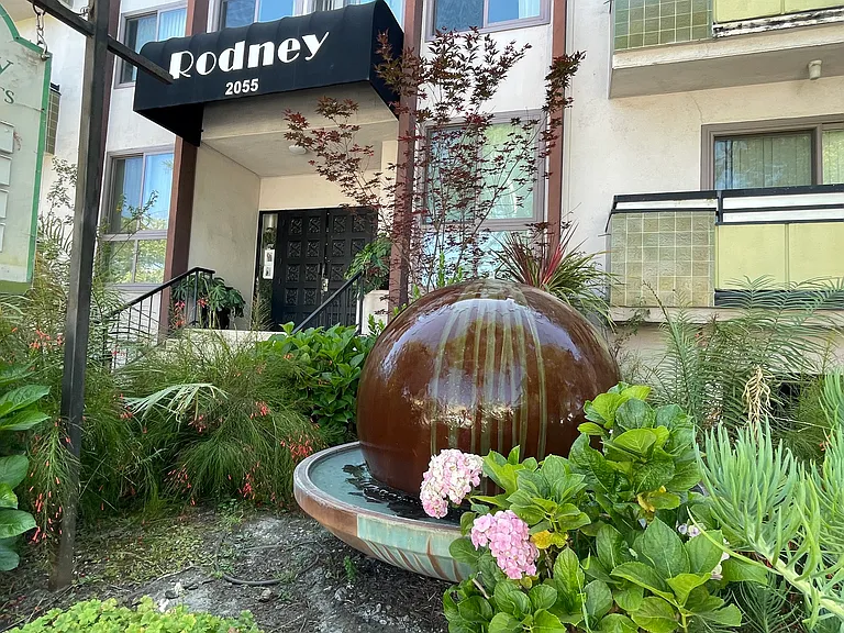 2055 Rodney Dr #111 — Photo 13