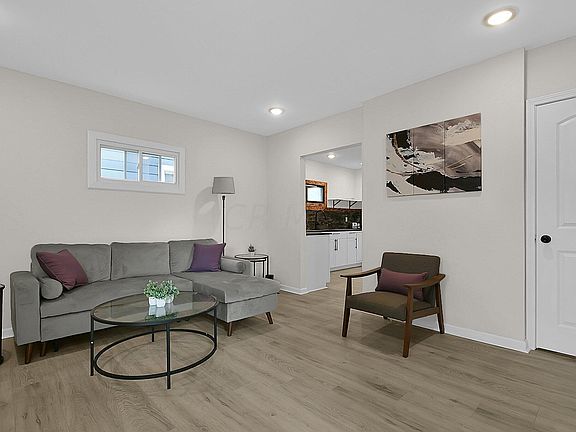 4th image of 610 Southwood Ave