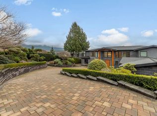 1020 Eyremount Dr, West Vancouver, BC V7S 2B3